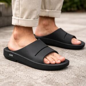 OOFOS Unisex SZ M10 W12 OOahh Slide Sandal In Black